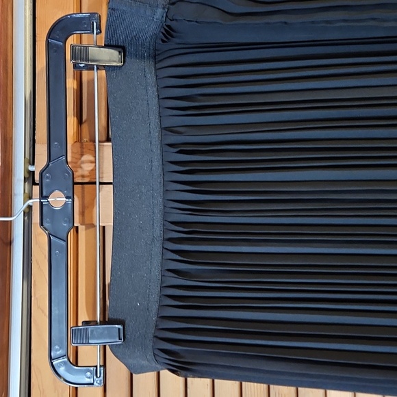 Sharagano Black Pleated Long Skirt Sz L - Picture 3 of 7